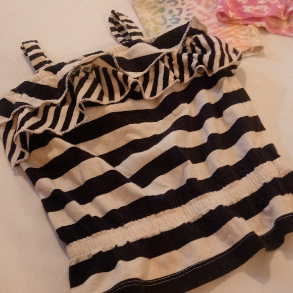 ⬇️ 5 Summer Pieces 2 Tops 3 Bottoms 18 Months - Picture 4 of 8